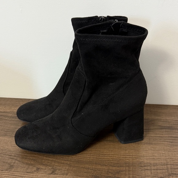 Black faux Suede Ankle Boots - Picture 3 of 5